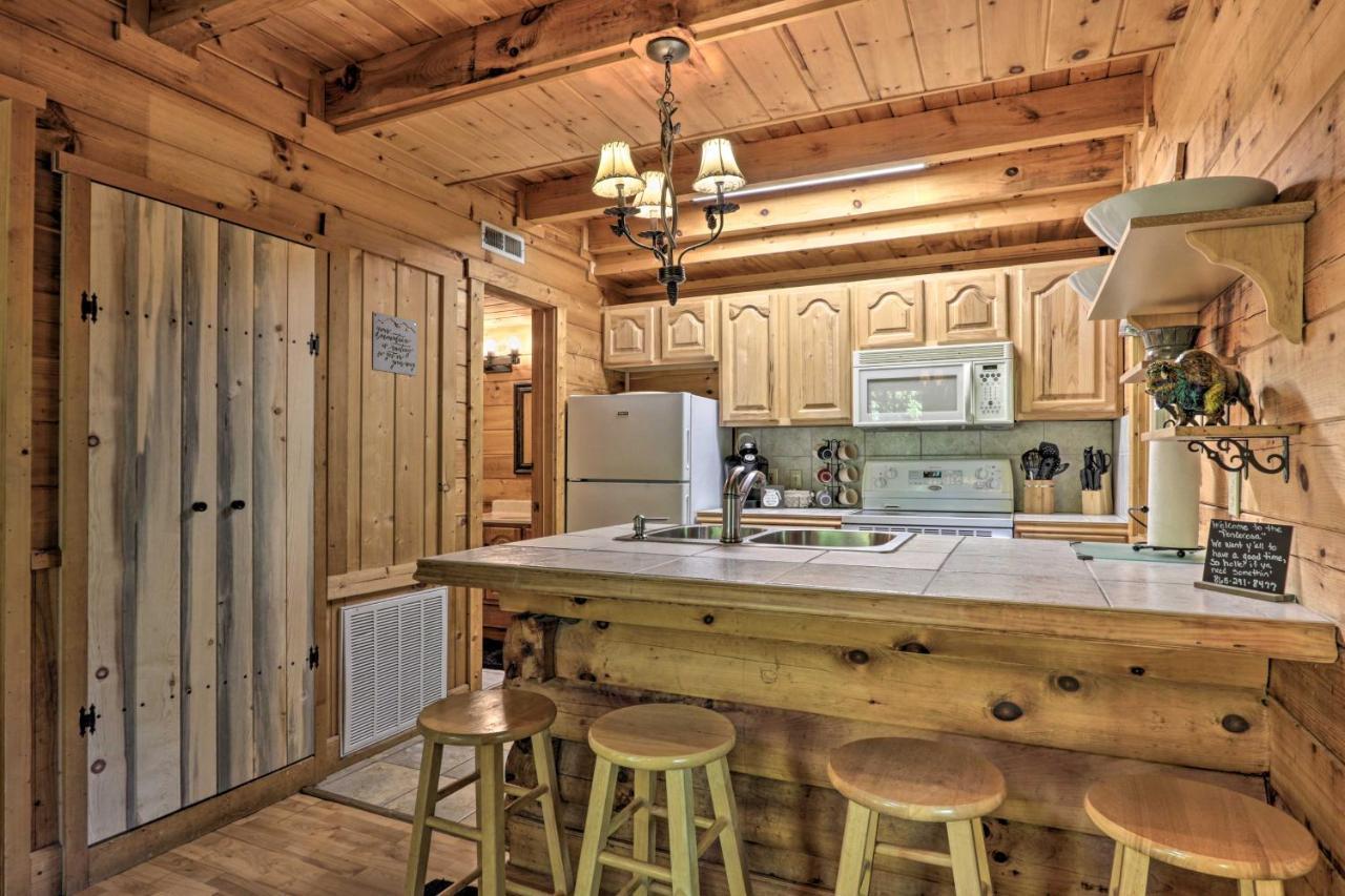 סביירוויל Cabin With Hot Tub And Deck, 3 Mi To Pigeon Forge מראה חיצוני תמונה