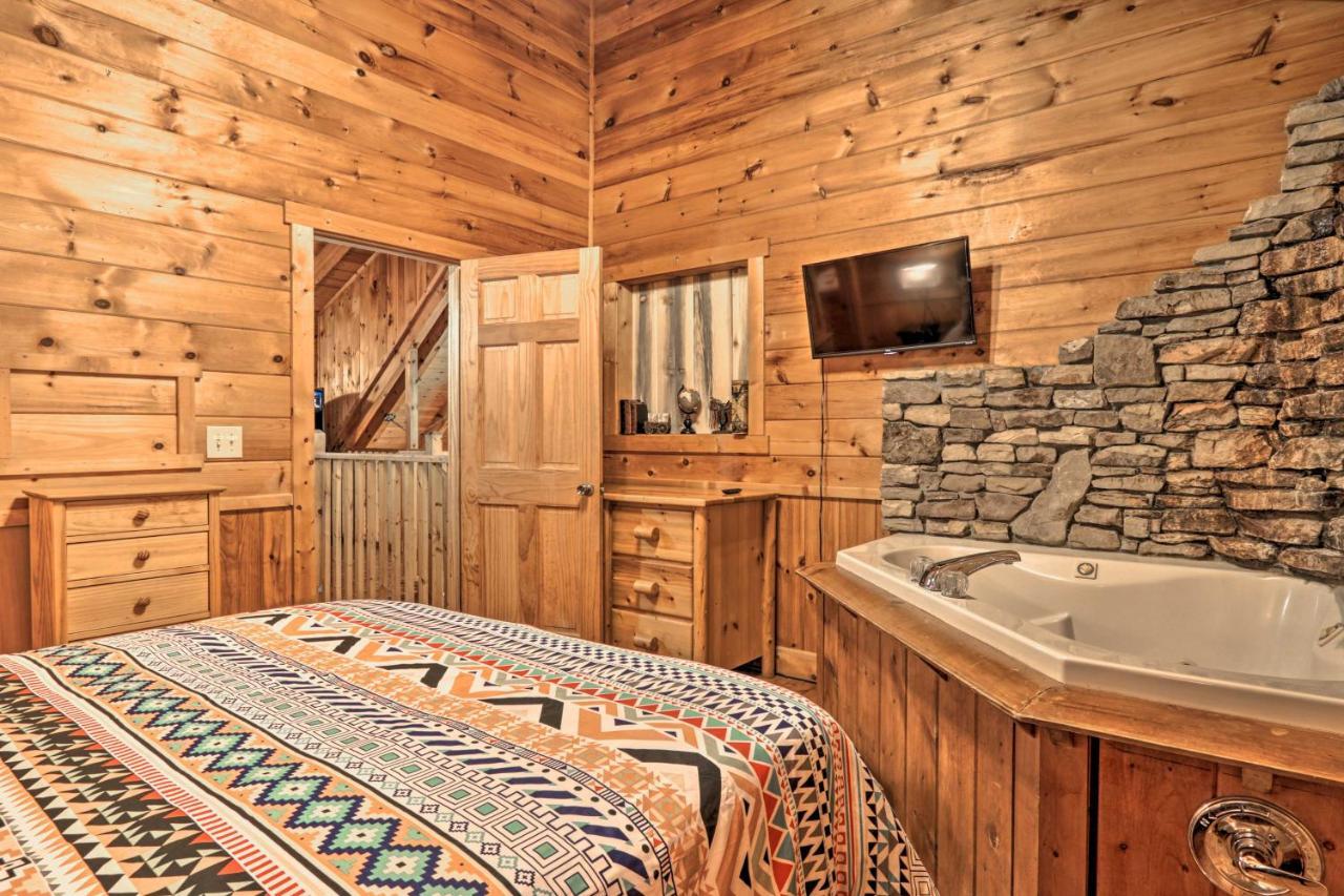 סביירוויל Cabin With Hot Tub And Deck, 3 Mi To Pigeon Forge מראה חיצוני תמונה